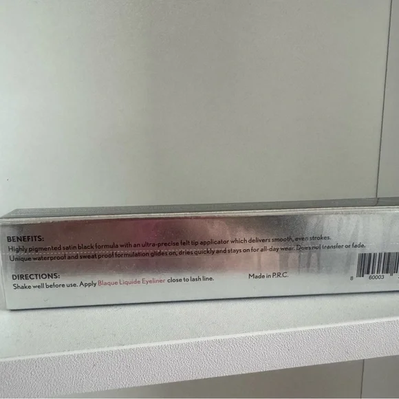 UZO Beauty Blaque Liquide Eyeliner NEW - Picture 4 of 4